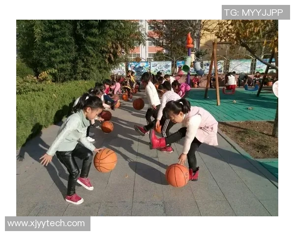 幼儿园小朋友篮球拍球比赛欢乐进行中展现运动魅力与团队精神